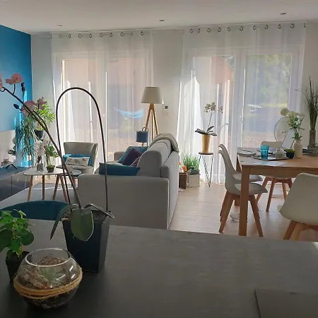 La Maison Bleue, A 20 Mn De Strasbourg, Sur La Route Des Vins, Jusqu'a 6 Personnes, *