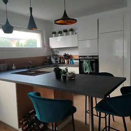 La Maison Bleue, à 20 Mn De Strasbourg, Sur La Route Des Vins, Jusqu'à 6 Personnes,