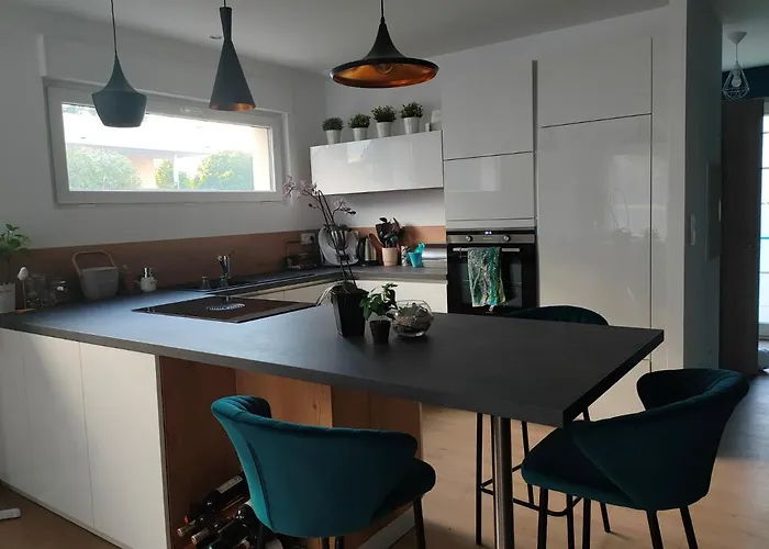 La Maison Bleue, A 20 Mn De Strasbourg, Sur La Route Des Vins, Jusqu'a 6 Personnes,